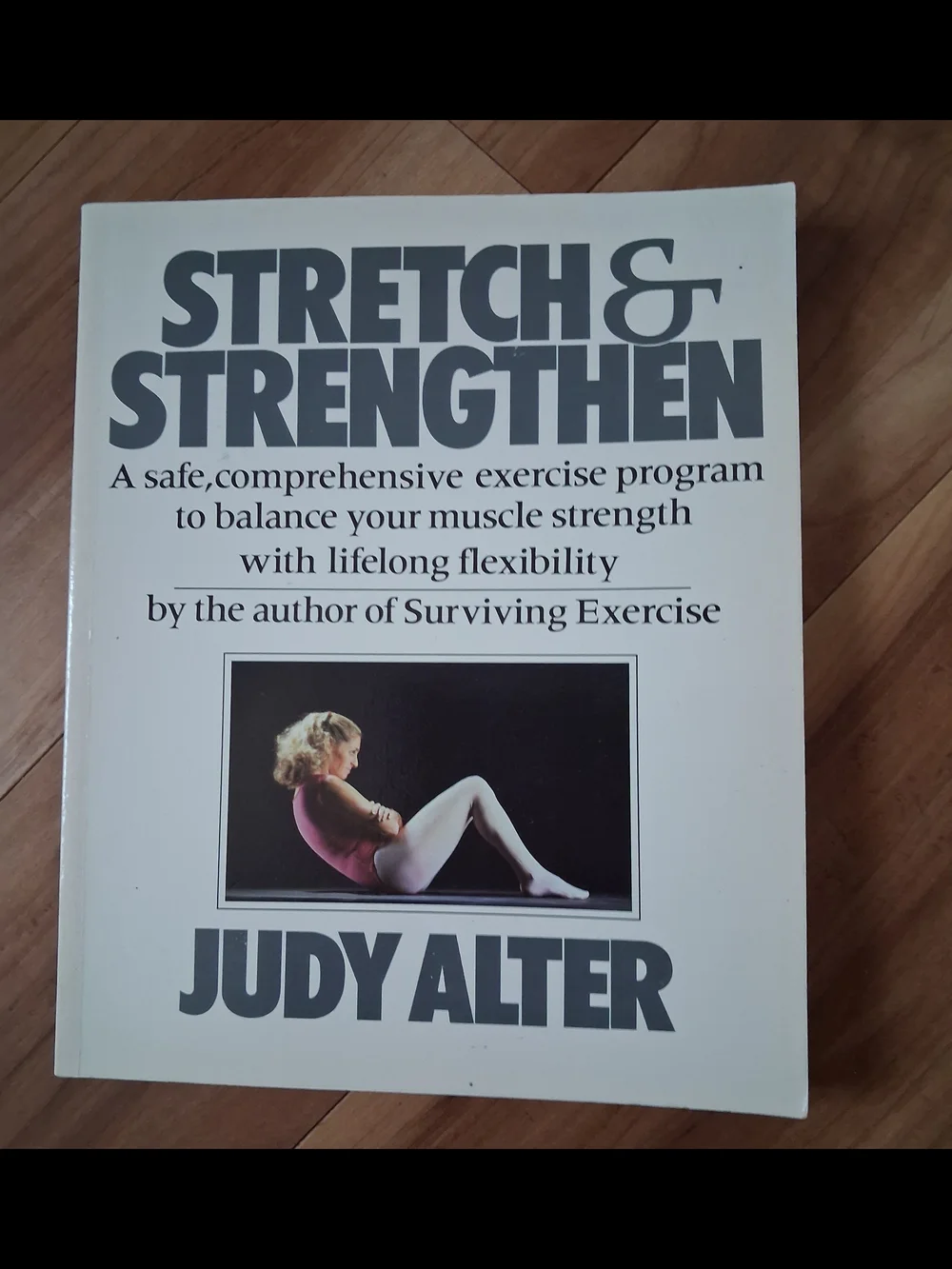 'Stretch & Strengthen' Paperback Exercise Guide - White